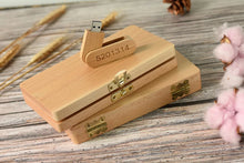 गैलरी व्यूवर में इमेज लोड करें, Personalised Ballpoint Pen USB Flash Drive Stick &amp; Case Gift Beech Wood
