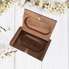 Cargar imagen en el visor de la galería, Personalised Gift Box For Oval USB Stick Walnut Or Maple
