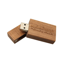 Lade das Bild in den Galerie-Viewer, Personalised Wooden Block USB  4GB - 64GB
