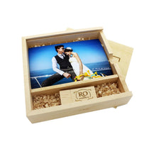 गैलरी व्यूवर में इमेज लोड करें, Personalised 6x4 Photo Album Wooden Box With Block USB 4GB-64GB - Etchoo
